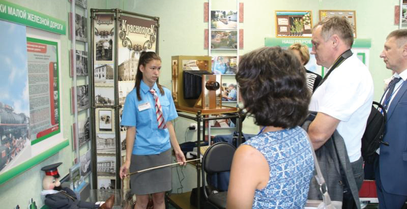 Компания является учредителем 98 образовательных учреждений